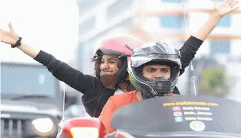Manju Warrier: പടച്ചോനാണേ.. ഇതെന്‍റെ  ഗേൾ ഫ്രണ്ടല്ല...!!  വൈറലായി വ്ളോഗര്‍ക്കൊപ്പം മഞ്ജു വാര്യരുടെ സൂപ്പര്‍  Bike Ride 