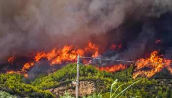Greece wildfire: ഗ്രീസിൽ കാട്ടുതീ പടരുന്നു; ആയിരക്കണക്കിന് ജനങ്ങളെ ഒഴിപ്പിച്ചു