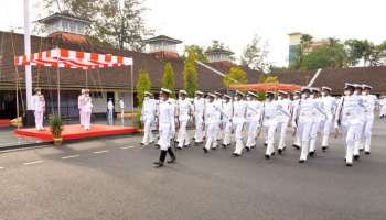 Independence Day 2021: കൊച്ചി നാവികസേനാ ആസ്ഥാനത്ത് നടന്ന സ്വാതന്ത്ര്യദിന പരേഡ്