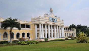 Mysuru gang rape: പെൺകുട്ടികൾ ആറരയ്‌ക്ക് ശേഷം പുറത്തുപോകുന്നത് വിലക്കിയ സർക്കുലർ പിൻവലിച്ച്  Mysore University