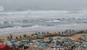 Cyclone Gulab: തീരം തൊട്ട് ​ഗുലാബ് ചുഴലിക്കാറ്റ്; കനത്ത മഴ, അതീവ ജാ​ഗ്രതാ നിർദേശം