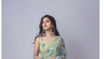 Anu Emmanuel : സാരിയിൽ അടിപൊളിയായി മലയാളികളുടെ പ്രിയതാരം അനു ഇമ്മാനുവേൽ; ചിത്രങ്ങൾ കാണാം