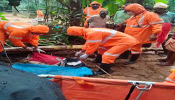 House collapsed | സംരക്ഷണഭിത്തി ഇടിഞ്ഞുവീണ് വീട് പൂർണമായും തകർന്നു; രണ്ട് കുട്ടികൾ ഉൾപ്പെടെ ആറ് പേരെയും രക്ഷപ്പെടുത്തി