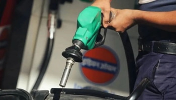 Fuel Price Reduced: പൊതുജനത്തിന് കേന്ദ്രത്തിന്റെ ദീപാവലി സമ്മാനം: പെട്രോളിന് 5ഉം ഡ‍ീസലിന് 10 രൂപയും കുറച്ചു