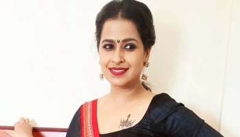 Sadhika Venugopal : സാരിയിൽ ബോൾഡ് ലുക്കിൽ സാധിക വേണുഗോപാൽ; ചിത്രങ്ങൾ കാണാം