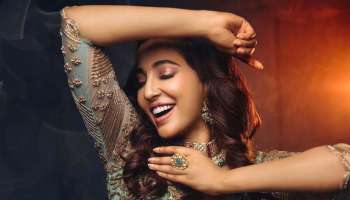 Parvatii Nair : പുത്തൻ സ്റ്റൈലിഷ് ഗെറ്റപ്പിൽ പാർവതി നായർ; ചിത്രങ്ങൾ കാണാം