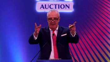 IPL Auction 2022 | ഐപിഎൽ താരലേലം നിർത്തിവെച്ചു; ലേലം നിയന്ത്രിക്കുന്ന ഹ്യൂ എഡ്മിഡ്സ് കുഴഞ്ഞ് വീണു