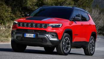 Jeep Compass Trailhawk: നോക്കിയിരുന്നത് ജീപ്പിൻറെ ഇങ്ങനെയൊരു വണ്ടിയാണോ? കോമ്പസ് ട്രയൽഹോക്കിന് ആരാധക ശല്യം