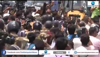 Delhi Shaheen Bagh demolishing again; Congress activists block JCb