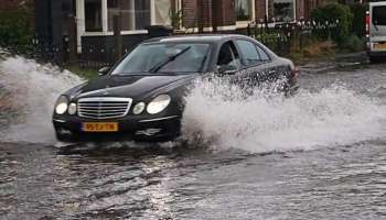 Rain Driving: മഴക്കാലത്ത് എങ്ങിനെ വാഹനം ഓടിക്കണം? മോട്ടോർ വാഹന വകുപ്പ് പറയുന്നു