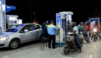 Fuel Price Today: നികുതിയിളവിന് ശേഷമുള്ള ഇന്ധനവില പ്രാബല്യത്തിൽ, അറിയാം രാജ്യത്തെ പ്രധാന നഗരങ്ങളിലെ പെട്രോൾ, ഡീസൽ വില