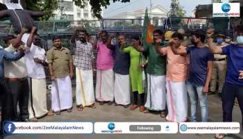Kerala BJP Leaders protesting against snji cheriyan controversial comment on constitution of india