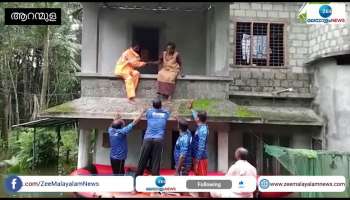 Kerala Flood Fire Force rescued those trapped inside a house in Aranmula
