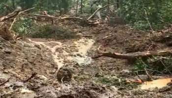 Landslide In Idukki: മൂന്നാറിൽ ഉരുൾപ്പൊട്ടൽ; ഒരു ക്ഷേത്രവും 2 കടകളും മണ്ണിനടിയിൽ! 