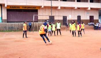 മലപ്പുറത്തെ പെൺകുട്ടികളും ഫുട്ബോളിൽ ചില്ലറക്കാരല്ല; ഒറ്റ കിക്കിൽ ഫിദ ഫാത്തിമ സൂപ്പർ സ്റ്റാർ