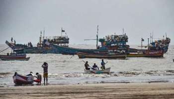 Fishermen alert: ശക്തമായ കാറ്റിനും മോശം കാലാവസ്ഥയ്ക്കും സാധ്യത; കേരള തീരത്ത് നാളെ മത്സ്യബന്ധനത്തിന് വിലക്ക്