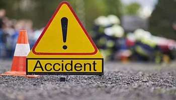  Accident Death : ആലുവയില്‍ റോഡിലെ കുഴിയില്‍ വീണ  സ്കൂട്ടര്‍ യാത്രികൻ മരിച്ചു 