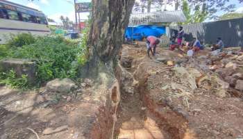 Road Encroachment | സർക്കാർ സ്ഥലം കയ്യേറി സ്വകാര്യ വ്യക്തിയുടെ നിർമ്മാണ പ്രവർത്തനങ്ങൾ,പഞ്ചായത്ത് തടഞ്ഞു