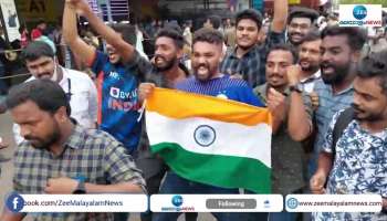 Fans enthusiastically welcome the Indian team to trivandrum