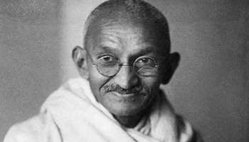 Gandhi Jayanti 2022: ഇന്ന് ​ഗാന്ധി ജയന്തി; രാഷ്ട്രപിതാവിന്റെ ഓർമ്മകൾക്ക് മുന്നിൽ പ്രണാമം അർപ്പിച്ച് രാജ്യം