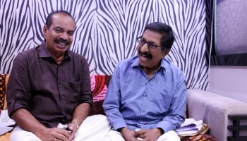 Sathyan Anthikad: &quot;മൂർച്ചയുള്ള സംഭാഷണങ്ങളും പൊട്ടിച്ചിരിപ്പിക്കുന്ന തമാശകളും ഇനിയുമുണ്ടാകും. പവിഴമല്ലി വീണ്ടും പൂത്തുലയും&quot; - ശ്രീനിവാസനെ കുറിച്ച് സത്യൻ അന്തിക്കാട്