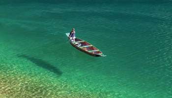 Umngot Dawki River: കണ്ണാടിയോ അതോ നദിയോ? മേഘലയത്തിലെ ഈ നദി നിങ്ങളെ മറ്റൊരു ലോകത്ത് എത്തിയ്ക്കും...!!