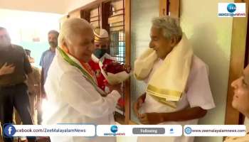 Governor visits Oommen Chandy at his home