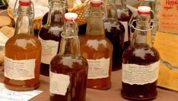 Apple Cider Vinegar: ആപ്പിൾ സിഡെർ വിനെ​ഗറിന്റെ അത്ഭുതപ്പെടുത്തുന്ന ​ഗുണങ്ങൾ അറിയാം