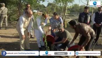  Chief Minister Shivraj Singh Chouhan planted saplings in Smart City Park