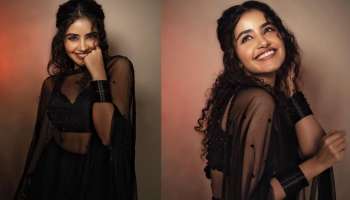 Anupama Parameswaran: ബ്ലാക്ക് ‍ഡ്രസും കരിവളയും; സൂപ്പർ ഫാഷൻ കോമ്പോയിൽ സുന്ദരിയായി അനുപമ പരമേശ്വരൻ