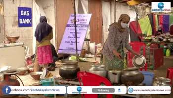Women in Kashmir making Wazwan