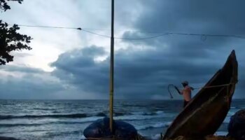 Kerala Rain Updates: സംസ്ഥാനത്ത് വ്യാഴാഴ്ച വരെ ശക്തമായ കാറ്റിനു സാധ്യത; മത്സ്യബന്ധനത്തിന് വിലക്ക് 