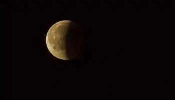 Lunar Eclipse 2023: വർഷത്തിലെ രണ്ടാമത്തെ ചന്ദ്രഗ്രഹണം സംഭവിക്കുക അശ്വിനി നക്ഷത്രത്തിൽ, ഈ രാശിക്കാര്‍ ശ്രദ്ധിക്കുക 