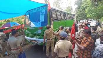 Kottayam Bus Issue : തിരുവാർപ്പിൽ സിഐടിയു പ്രവർത്തകർ കൊടികുത്തിയ ബസ് പോലീസ് സ്റ്റേഷനിലേക്ക് മാറ്റി