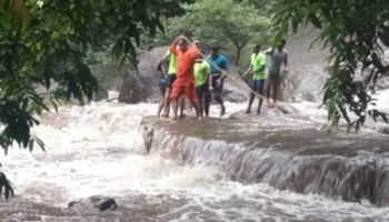 മാർമല അരുവിയിലെ മലവെള്ളപ്പാച്ചിലിൽ കുടുങ്ങി വിനോദസഞ്ചാരികൾ; രക്ഷാപ്രവർത്തനം തുടരുന്നു