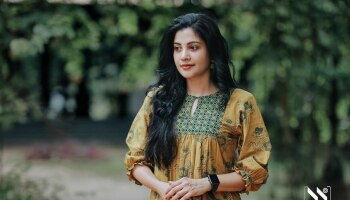 Actress Sshivada: സൺഡേ മോർണിം​ഗ് ക്ലിക്കുമായി ശിവദ - ചിത്രങ്ങൾ