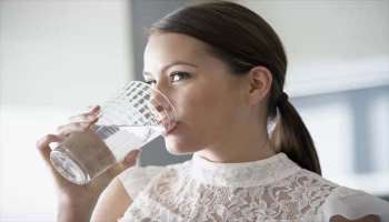 Water Consumption: ശരിയായ ആരോഗ്യത്തിന് ഒരു ദിവസം എത്ര ഗ്ലാസ് വെള്ളം കുടിയ്ക്കണം? 