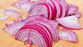 Onion Side Effects: ഉള്ളി പച്ചയ്ക്ക് കഴിക്കാറുണ്ടോ? ഇക്കാര്യങ്ങൾ അറിഞ്ഞിരിക്കുക