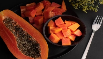 Papaya: രാവിലെ വെറും വയറ്റിൽ പപ്പായ കഴിക്കുന്ന ശീലമുണ്ടോ? ഈ കാര്യങ്ങൾ അറിഞ്ഞിരിക്കുക