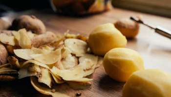 Potato Peels: ഉരുളക്കിഴങ്ങിന്റെ തൊലി വെറുതെ കളയരുതേ..! ആരോഗ്യ ഗുണങ്ങളേറെ