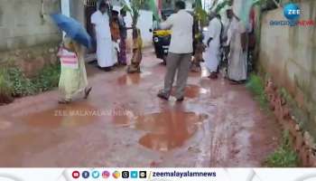 Congress workers conduct protest on the non-repair of Nedumangad road