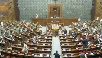 Parliament Attack : പാർലമെന്റിൽ സമ്മേളനം നടക്കുന്നതിനിടെ രണ്ട് പേർ കളർ സ്പ്രേ പ്രയോഗവുമായി സഭയിലേക്ക് ചാടി; വൻ സുരക്ഷ വീഴ്ച