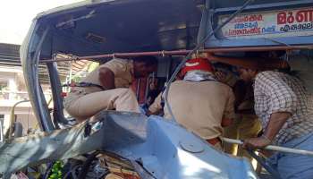 Bus Accident: പത്തനംതിട്ടയിൽ KSRTC ബസ്സുകൾ കൂട്ടിയിടിച്ച് 60 ഓളം പേർക്ക് പരിക്ക്