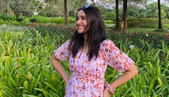 Anikha Surendran: ക്യൂട്ട് സ്മൈൽ ലേ...? അനിഖയുടെ ചിത്രങ്ങൾ വൈറലാകുന്നു