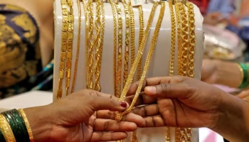 Kerala Gold Price Today: ആശ്വാസം...! സ്വർണ്ണവില കുറഞ്ഞു; ഇന്നത്തെ പവന്റെ വിലയറിയാം