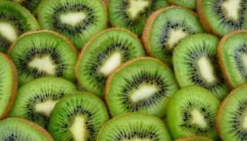 Kiwi Fruit Benefits: വില അൽപം കൂടുതലാണേലും ഗുണമുള്ളതാ കിവി