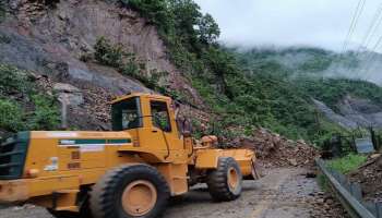 Assam Landslide: നേപ്പാളിൽ മണ്ണിടിച്ചിലിൽ; രണ്ട് ബസ്സുകള്‍ നദിയിലേക്കു വീണു, 60 ഓളംപേരെ കാണാതായി!