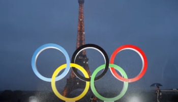 Paris Olympics 2024: പാരിസ്  ഒളിമ്പിക്‌സിന് തുടക്കം. ഇന്ത്യന്‍ സംഘത്തെ നയിച്ച് ശരത്ത് കമലും പി വി സിന്ധുവും