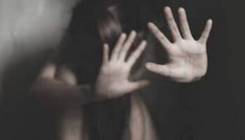 Kuruppampady Sexual Assault Case: ‘പീഡനവിവരം അറിഞ്ഞിട്ടും മറച്ചുവച്ചു’: കുറുപ്പംപടിയിൽ പീഡിപ്പിക്കപ്പെട്ട പെൺകുട്ടികളുടെ അമ്മ റിമാൻഡിൽ