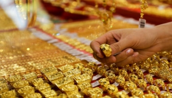 Kerala Gold Rate: സ്വർണവില വീണ്ടും താഴേക്ക്, പ്രതീക്ഷയിൽ ഉപഭോക്താക്കൾ; വിലയിലെ ഇന്നത്തെ മാറ്റം ഇങ്ങനെ..!